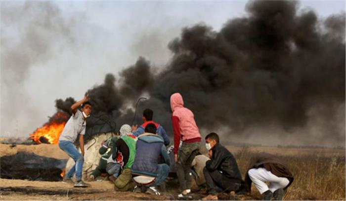 इजरायल-गाजा सीमा पर 20,000 फिलीस्तीनियों ने किया विरोध प्रदर्शन