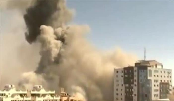 इजरायली हवाई हमले में मीडिया कार्यालयों की इमारत ध्वस्त