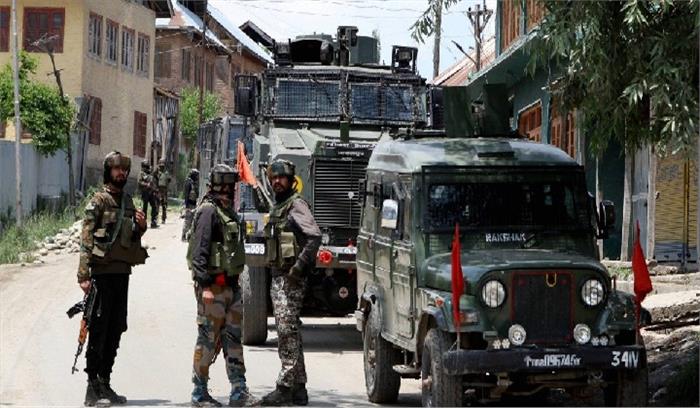 जैश-ए-मोहम्मद से जुड़े आतंकवादियों के हमले में तीन लोगों की मौत