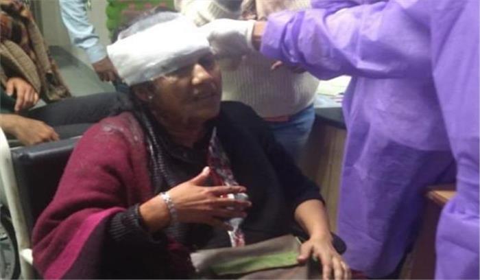 जेएनयू में बवाल, छात्रों ने बयां किया परिसर में हिंसा का भयानक दृश्य