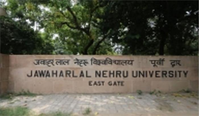 जेएनयू हिंसा : आरोपी कोमल शर्मा राष्ट्रीय महिला आयोग पहुंची, दर्ज की गई शिकायत