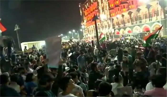 जेएनयू हिंसा मामले में एनसीपी कार्यकर्ताओं का प्रदर्शन