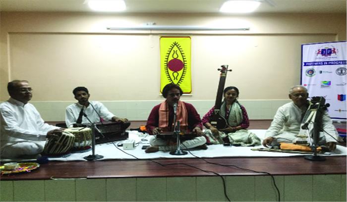 शिक्षा के साथ कला से जुड़ने के लिए शास्त्रीय संगीत का आयोजन