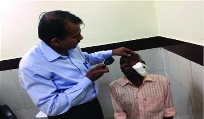 गरीब बुजुर्ग का ऑपरेशन कर दी आंखों को नई ज्योति