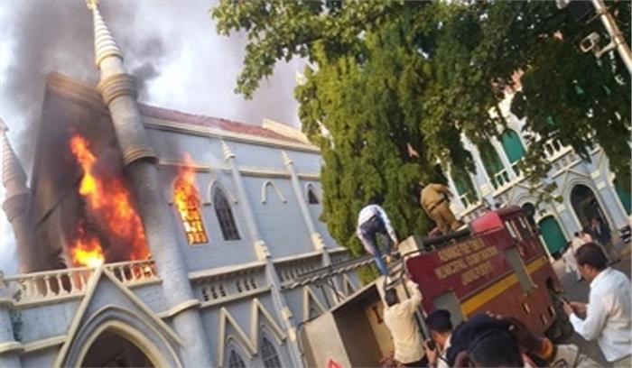 जबलपुर हाईकोर्ट में लगी आग जबलपुर हाईकोर्ट में लगी आग