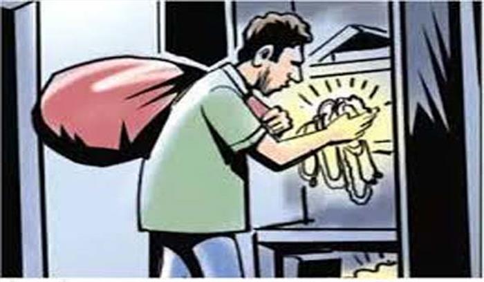 मध्यप्रदेश : जेवरात चोरी करने वाले तीन चोर गिरफ्तार मध्यप्रदेश : जेवरात चोरी करने वाले तीन चोर गिरफ्तार