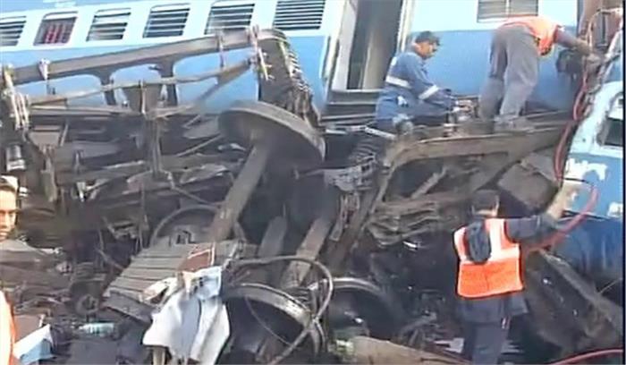 आंध्र प्रदेश : हीराखंड एक्सप्रेस बेपटरी हुई, 27 की मौत, 50 से अधिक घायल