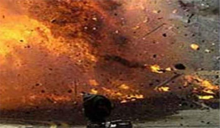 छत्तीसगढ़ में बम विस्फोट, एक की मौत तीन घायल छत्तीसगढ़ में बम विस्फोट, एक की मौत तीन घायल