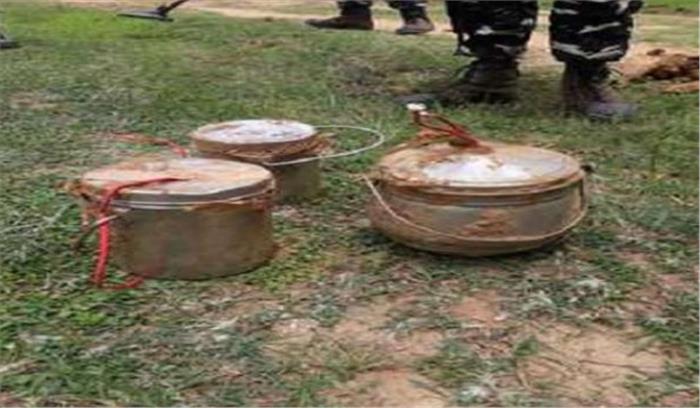 छत्तीसगढ़ में वजनी प्रेशर बम बरामद