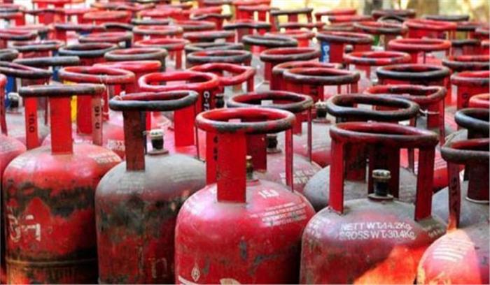 भाजपा की शिकायत पर अवैध रूप से रखा 56 सिलेंडर जब्त