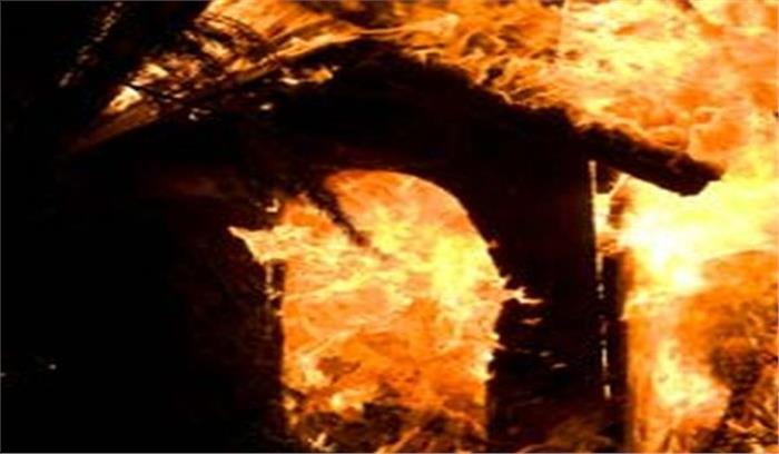 झोपड़ी में आग लगने के कारण दो बच्चों की मौत झोपड़ी में आग लगने के कारण दो बच्चों की मौत