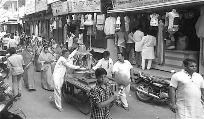 पर्यूषण पर्व पर जैन समाज ने निकाला चल समारोह