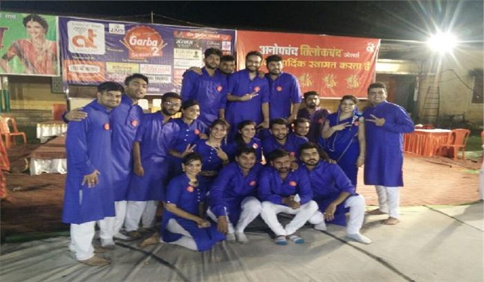 जैन सोशल ग्रुप द्वारा ट्रेडेशनल थीम पर खेला गया गरबा