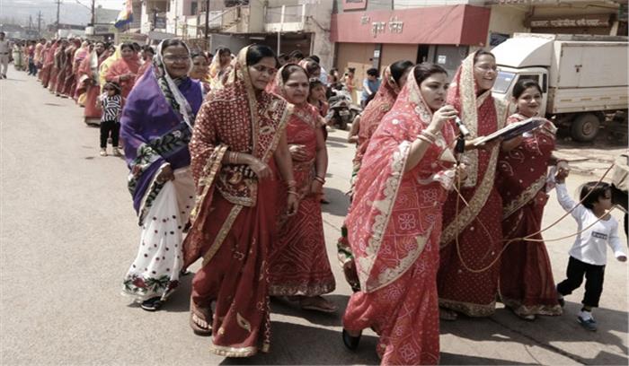 शोभायात्रा के दौरान निकाली गई झांकी विशेष आकर्षण का केन्द