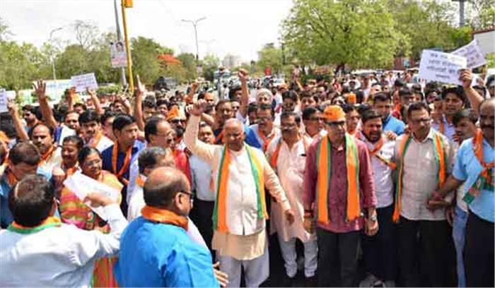 अलवर गैंगरेप मामले को लेकर भाजपा ने जयपुर में किया विरोध प्रदर्शन