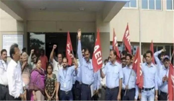 राजस्थान: एयरपोर्ट कर्मचारियों ने की भूख हड़ताल