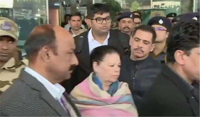 ईडी ने जमीन सौदे मामले में वाड्रा एवं उनकी मां मौरिन से शुरु की पूछताछ ईडी ने जमीन सौदे मामले में वाड्रा एवं उनकी मां मौरिन से शुरु की पूछताछ