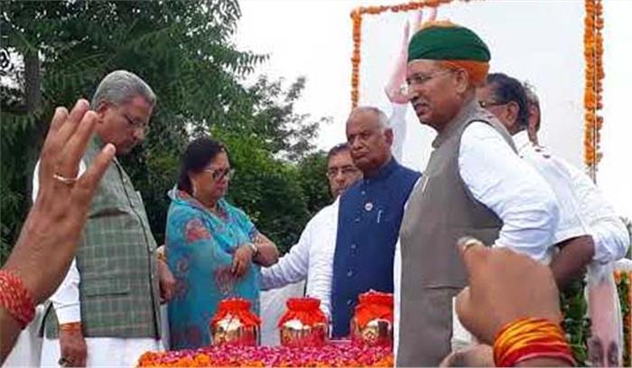 जयपुर पहुंची वाजपेयी की अस्थियां