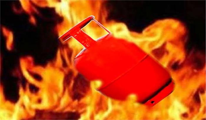 राजस्थान में गैस सिलेण्डर में आग से नौ लोग झुलसे