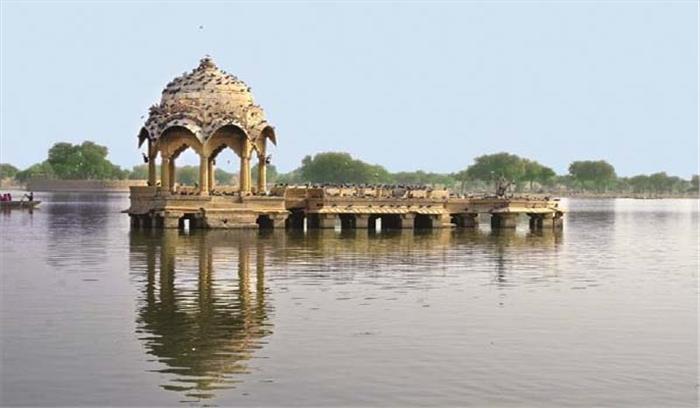 दीपमाला की रौशनी से गुलज़ार हुआ गड़ीसर तालाब