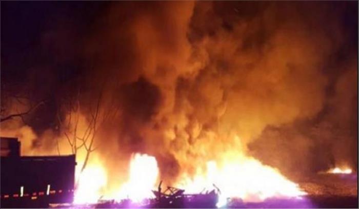 वाराणसी : रेलवे गोदाम में भीषण आग, लाखों का माल राख हो गया
