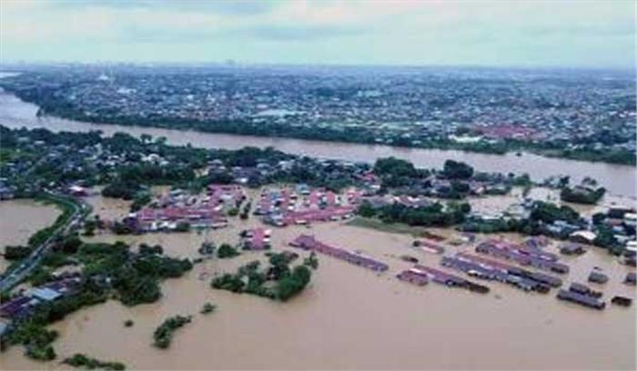 इंडोनेशिया में बाढ़ से 42 लोगों की मौत, कई लापता