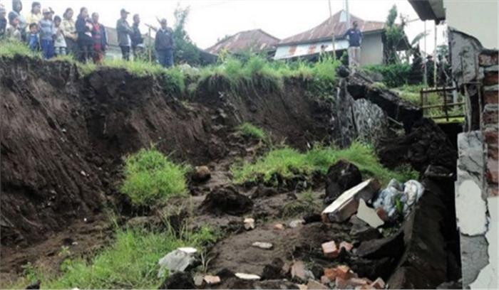जकार्ता: भूस्खलन से चार की मौत बाढ़ से 236 लोग बेघर
