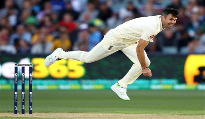 एडिलेड टेस्ट: एंडरसन और वोक्स ने बेहतरीन गेंदबाजी से आस्ट्रेलिया को बैकफुट पर धकेला