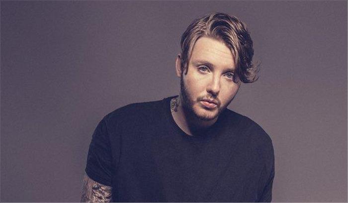 मेरे गिटारवादक ने शाकाहारी बनने में मेरी मदद की: जेम्स आर्थर