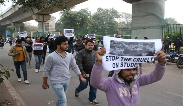 जामिया के छात्रों ने एनआरसी, दिल्ली पुलिस के खिलाफ नारे लगाए