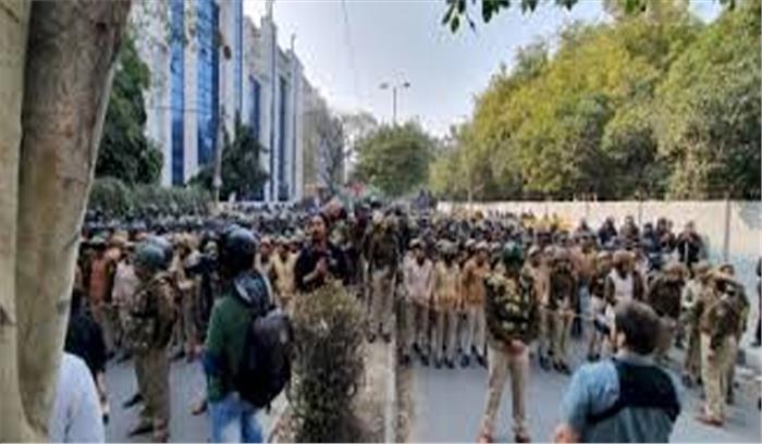 जामिया में जांच के लिए पहुंची एसआईटी