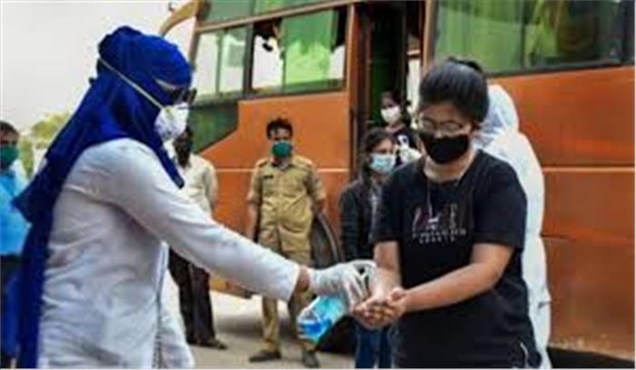 लॉकडाउन से जामिया हॉस्टल में फंसे छात्र घरों के लिए रवाना लॉकडाउन से जामिया हॉस्टल में फंसे छात्र घरों के लिए रवाना