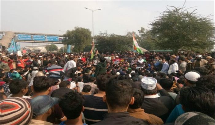 हॉस्टल छोड़कर घर जाने लगी हैं जामिया की छात्राएं