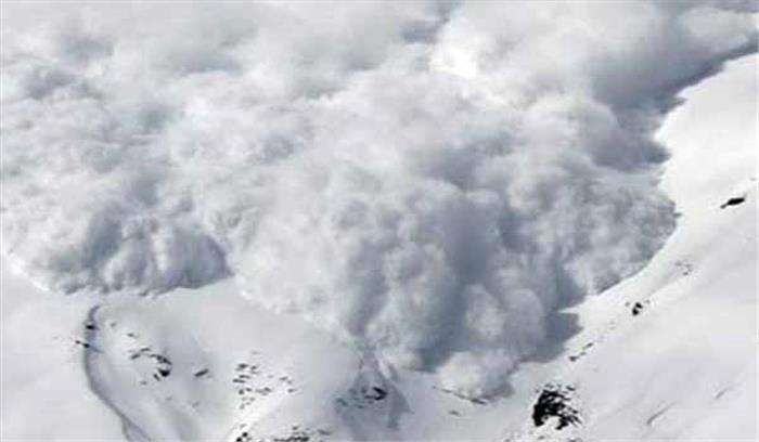 कश्मीर में हिमस्खलन के बाद सैनिकों की तलाश जारी