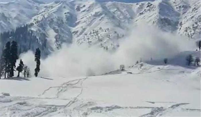 जम्मू-कश्मीर :हिमस्खलन की चपेट में आने से एक व्यक्ति की मौत,एक घायल​​​​​​​