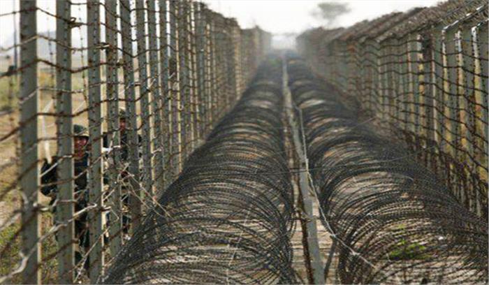 LOC पर भारत और पाकिस्तानी सैनिकों के बीच भारी गोलीबारी