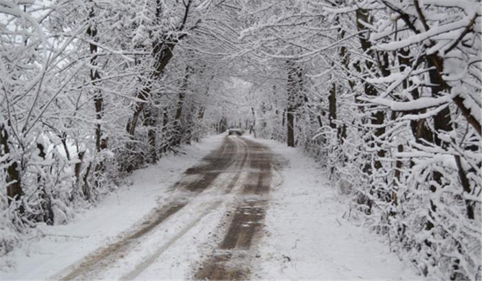 कश्मीर में हिमपात, जी-गली एवं फिरकियान दर्रा बंद कश्मीर में हिमपात, जी-गली एवं फिरकियान दर्रा बंद