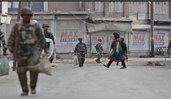 श्रीनगर में लगी पाबंदियों को हटाया गया श्रीनगर में लगी पाबंदियों को हटाया गया