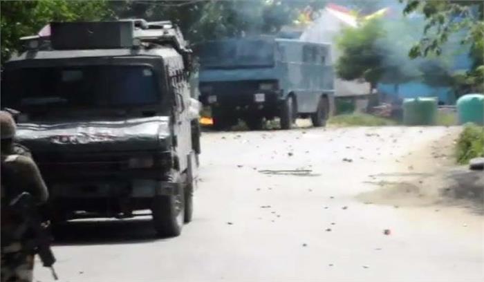 आतंकवादी बेटे के सुरक्षा बलों से घिरने की खबर से पिता की हुई मौत