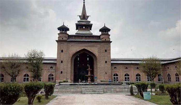 जम्मू-कश्मीर श्रीनगर में जामिया मस्जिद के चारों ओर से प्रतिबंध हटे