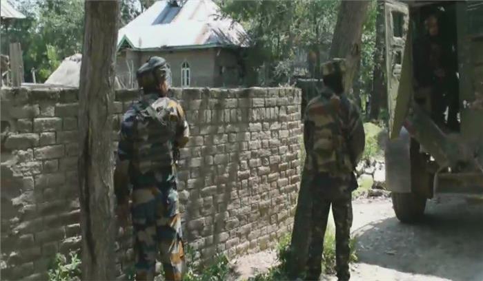 जम्मू - कश्मीर में लश्कर के 2 संदिग्ध आतंकवादी ढेर जम्मू - कश्मीर में लश्कर के 2 संदिग्ध आतंकवादी ढेर