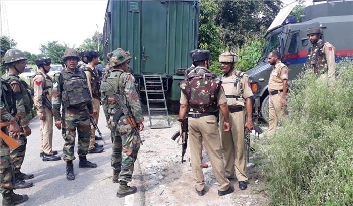 जम्मू-कश्मीर: काकरियाल में दो आतंकी ढेर, 10 सुरक्षाकर्मी घायल जम्मू-कश्मीर: काकरियाल में दो आतंकी ढेर, 10 सुरक्षाकर्मी घायल