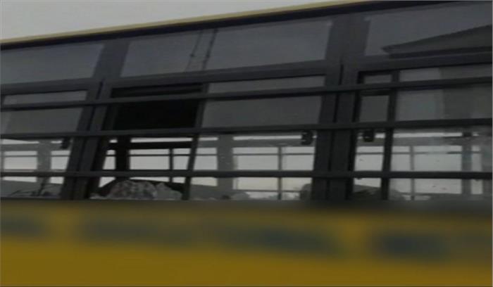 शोपियां: बदमाशों ने स्कूली बस पर किया पथराव, दो विद्यार्थी घायल