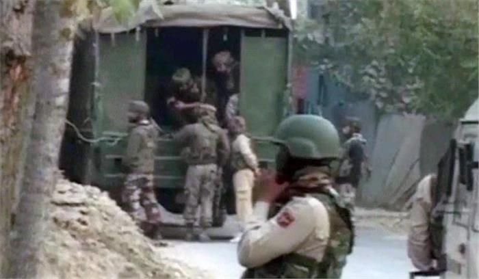 जम्मू-कश्मीर में सुरक्षाबलों ने एक आतंकवादी को किया ढेर, मुठभेड़ जारी जम्मू-कश्मीर में सुरक्षाबलों ने एक आतंकवादी को किया ढेर, मुठभेड़ जारी