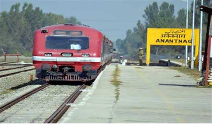 चार युवकों की मौत के विरोध में तीसरे दिन भी ट्रेन सेवाएं स्थगित