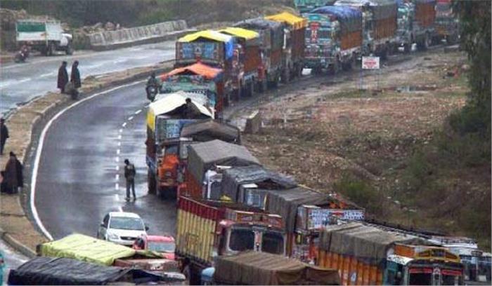 जम्मू-श्रीनगर राजमार्ग पर एकतरफा यातायात बहाल