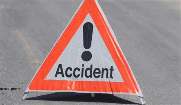 जम्मू एवं कश्मीर में सड़क दुर्घटना में पुलिस अधिकारी की मौत जम्मू एवं कश्मीर में सड़क दुर्घटना में पुलिस अधिकारी की मौत