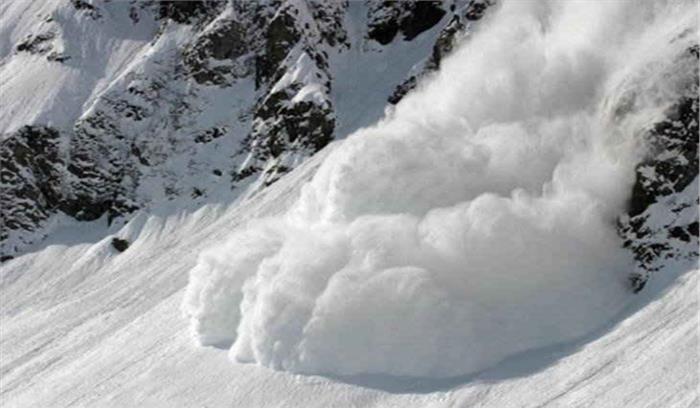 जम्मू : अनंतनाग में हिमस्खलन में फंसे 2 लोगों को बचाया गया