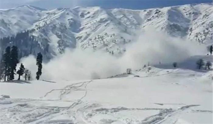 कश्मीर: हिमस्खलन में 2 लोग जिंदा दफन और दो लापता