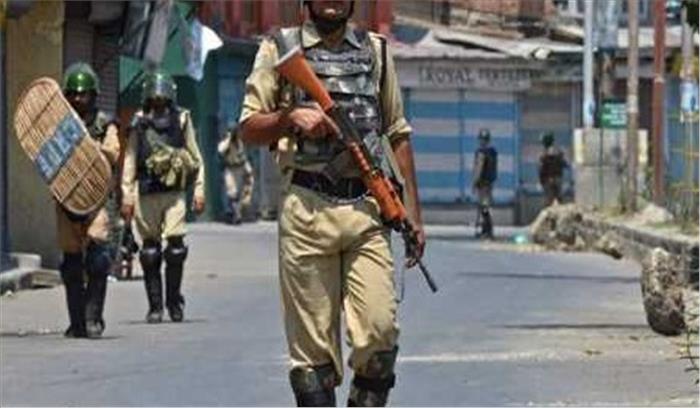 जम्मू में हिंसक झड़पों के बाद कर्फ्यू लागू जम्मू में हिंसक झड़पों के बाद कर्फ्यू लागू